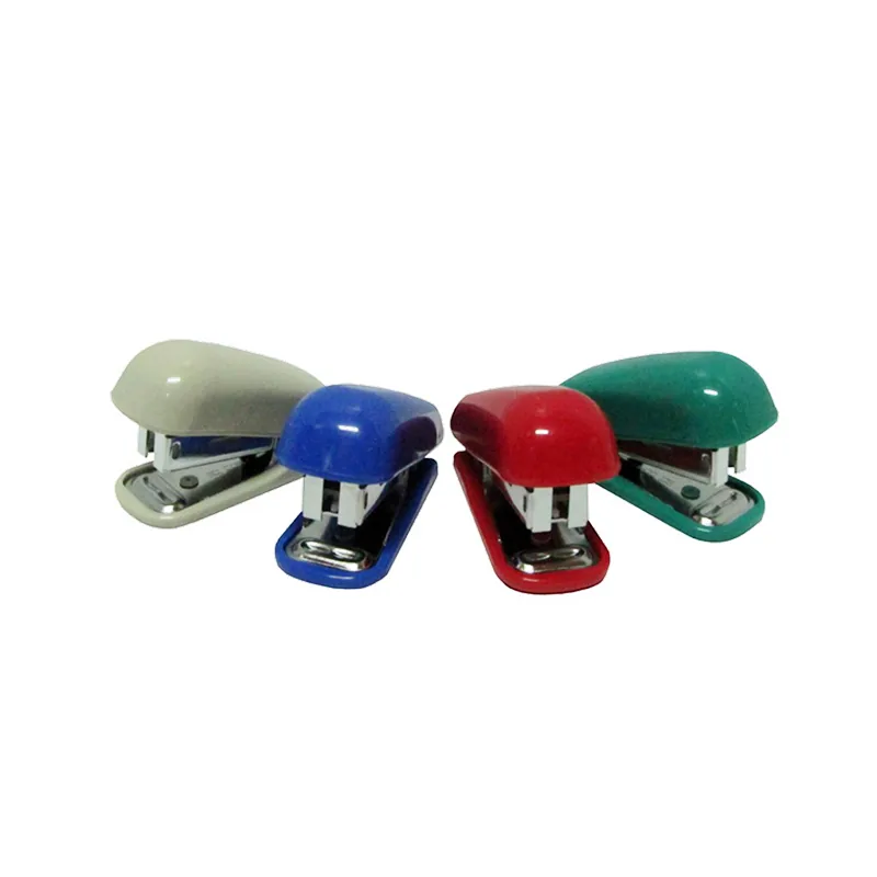 Corchetera mini 26/6 tamaño 6cm colores surtidos